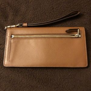 Multi-colored wristlet